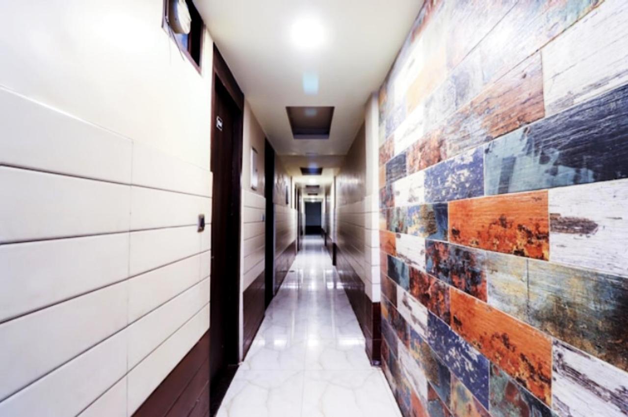 Goroomgo Kabir Charbagh Hotel